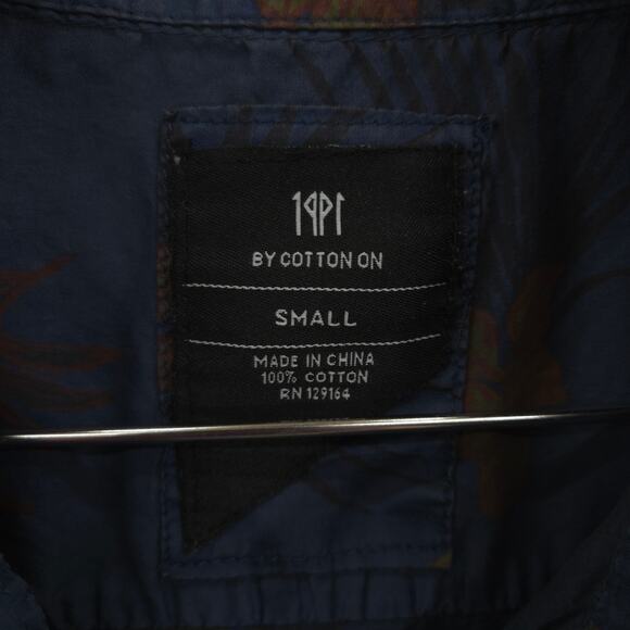 Cotton On Shirt Mens Small Navy Blue Hawaiian Tropical Short Sleeve Button Down - Picture 11 of 12